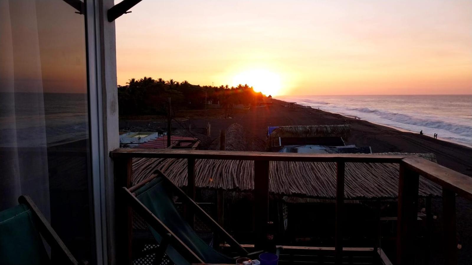 Black Sand Beachhouse Monterrico Buitenkant foto